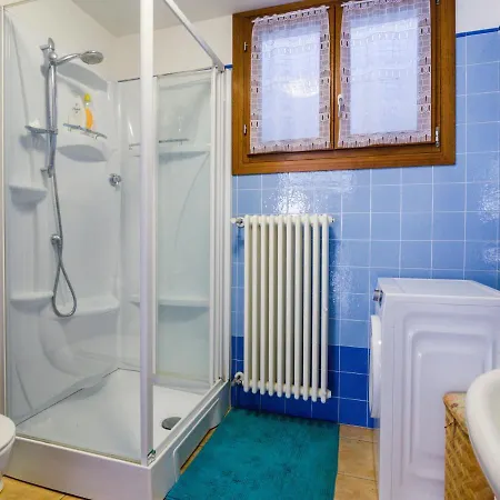 Beautiful Holiday Home In Zelarino With Pool Villa