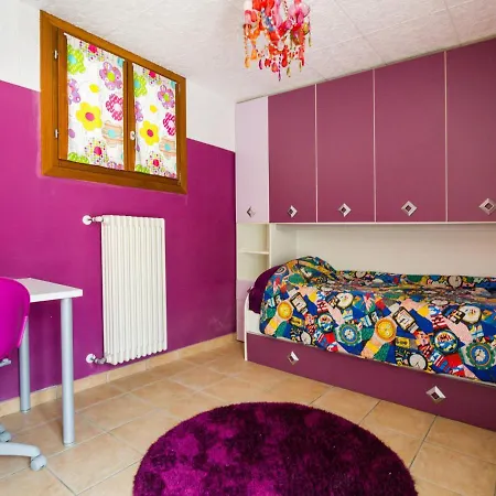 Beautiful Holiday Home In Zelarino With Pool Villa *