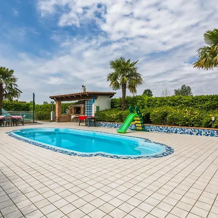 Villa Beautiful Holiday Home In Zelarino With Pool