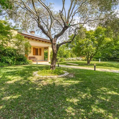 Beautiful Holiday Home In Zelarino With Pool